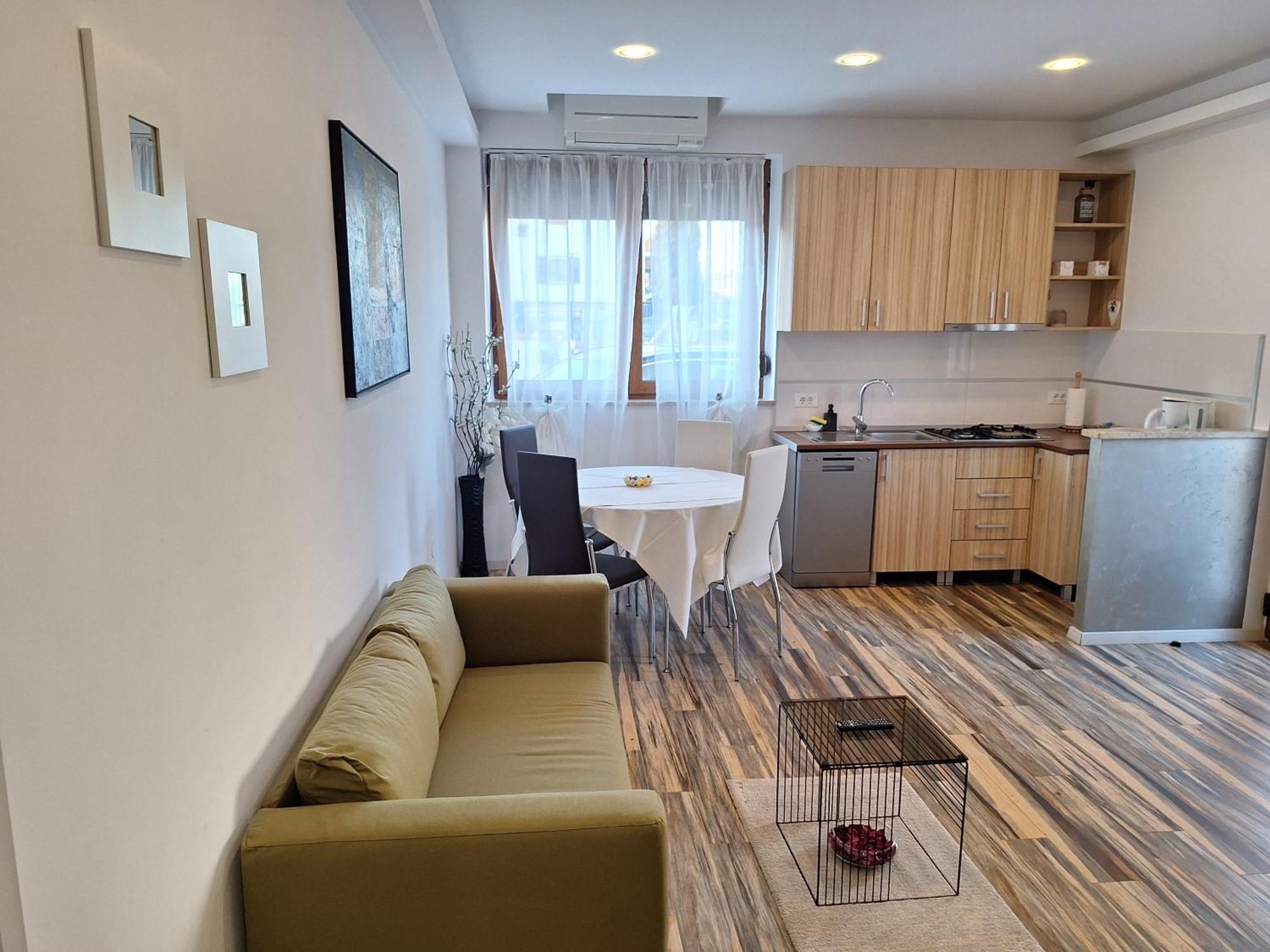 Apartments And Rooms Lorena 236 روفينج المظهر الخارجي الصورة