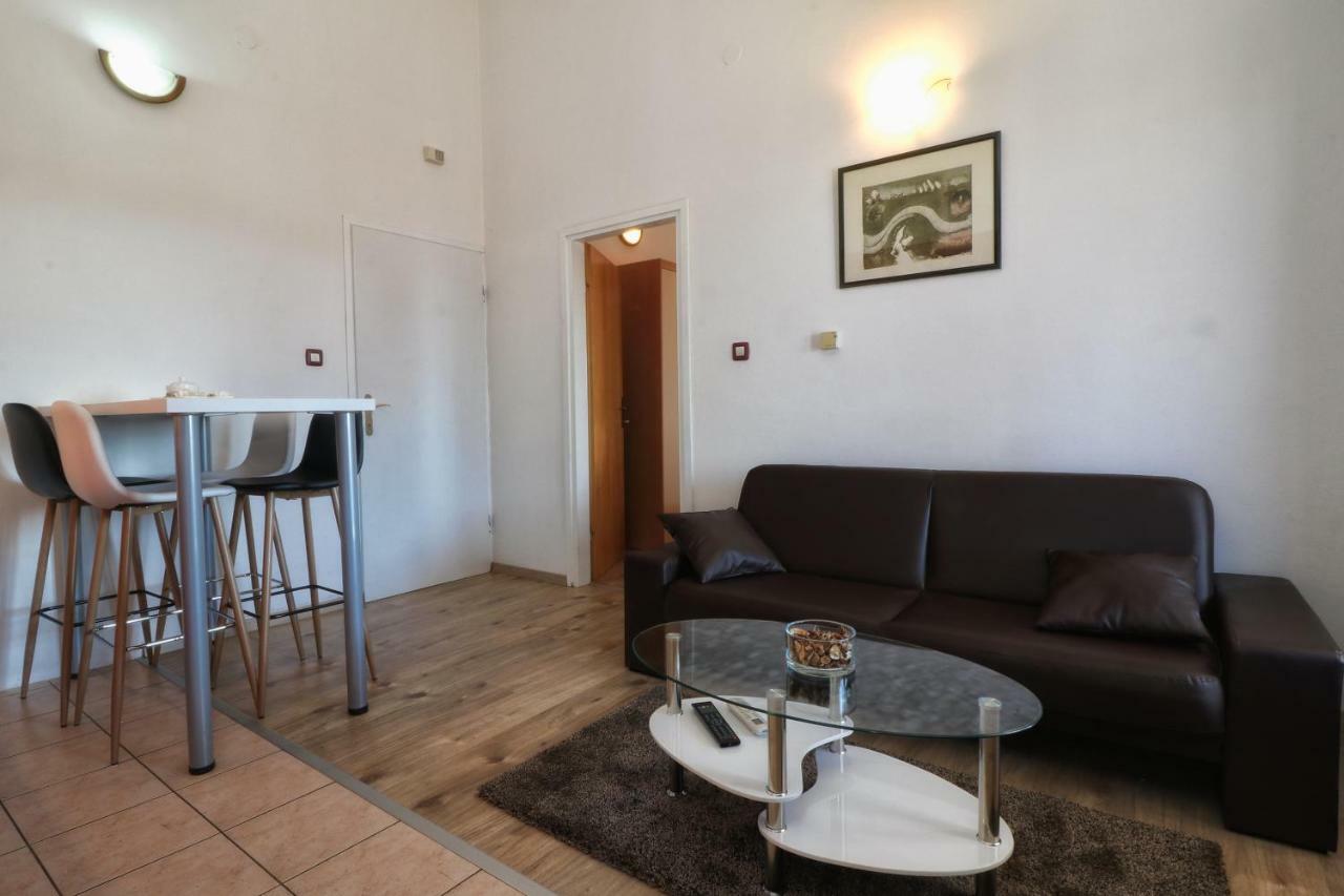 Apartments And Rooms Lorena 236 روفينج المظهر الخارجي الصورة